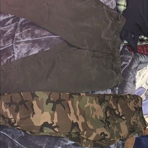 VANS camo sweatpants & AE black Joggers